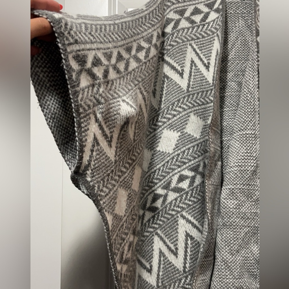 Aztec poncho - Picture 2 of 2